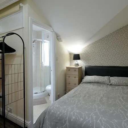 Brightwater 2nd Floor For Up To 6 Guests Near North Bay *