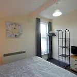 Brightwater 2nd Floor For Up To 6 Guests Near North Bay *