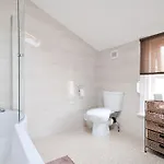 Brightwater 2nd Floor For Up To 6 Guests Near North Bay סקארבורו